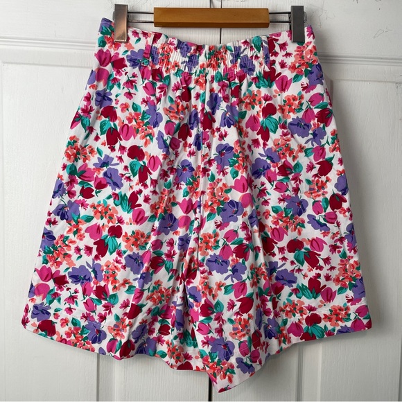 Floral 90’s Shorts - Picture 3 of 10